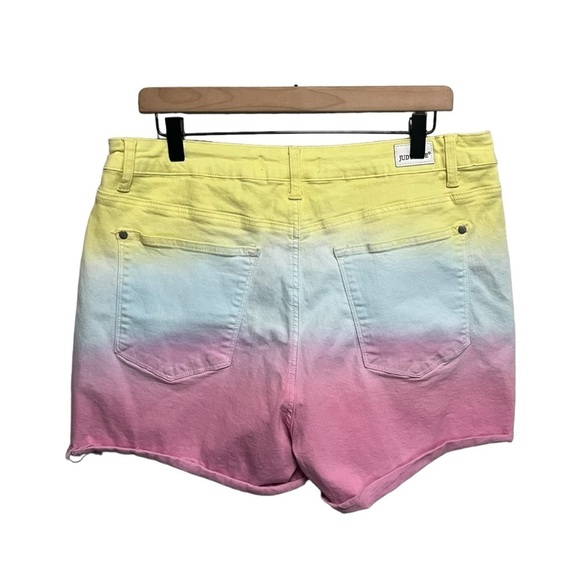 Judy Blue Dip Dye Cut Off Shorts - Picture 4 of 10